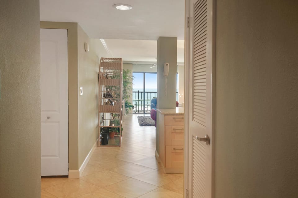 Condo, 1 King Bed (Land's End 11-406 Beach Front - Premi) | Interior
