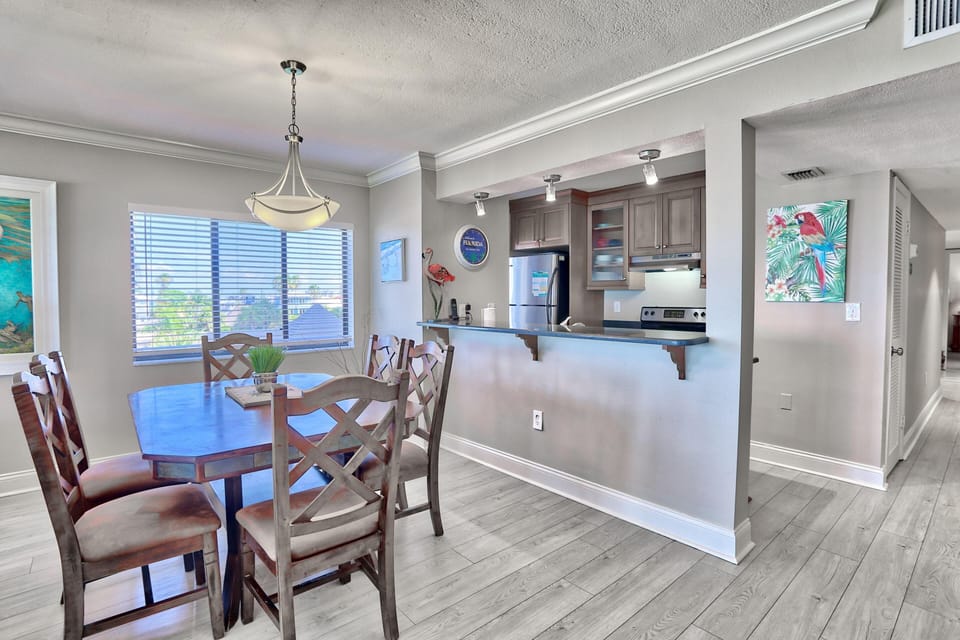 Condo, 1 King Bed (Land's End 11-407 Beach Front - Premi) | Dining