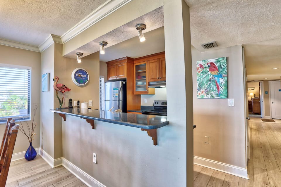 Condo, 1 King Bed (Land's End 11-407 Beach Front - Premi) | Private kitchen | Oven, toaster