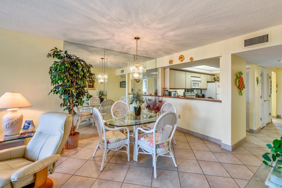 Condo, 1 King Bed (Land's End 3-202 Bay Front) | Dining