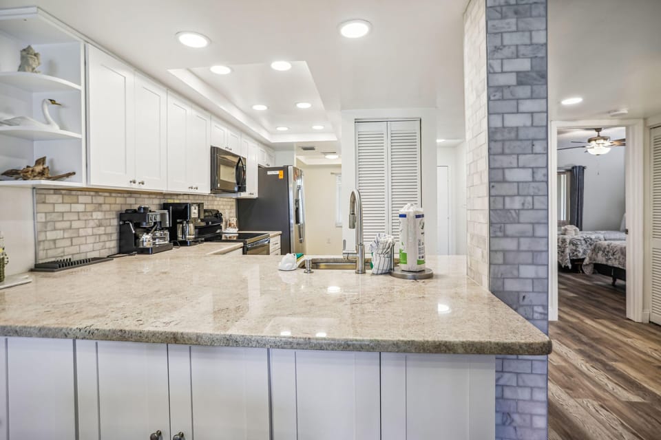 Condo, 1 King Bed (Land's End 3-205 Bay Front - Premier) | Private kitchen