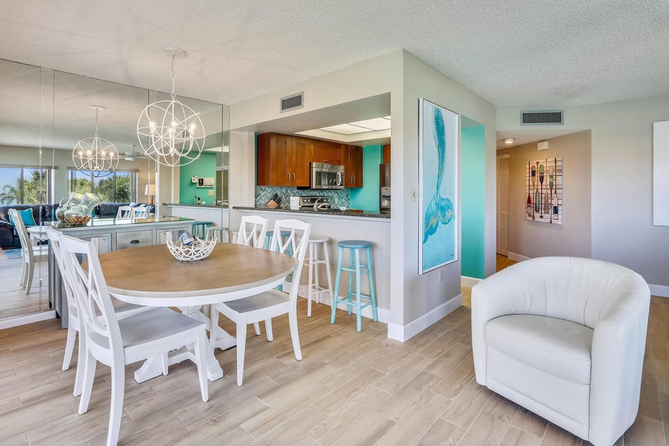 Condo, Multiple Beds (Land's End 3-301 Bay Front - Premier) | Interior