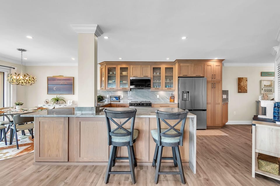 Condo, Multiple Beds (Land's End 3-301 Bay Front - Premier) | Private kitchen | Oven, toaster
