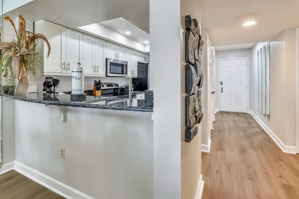 Condo, 1 King Bed (Land's End 3-305 Bay Front - Premier) | Private kitchen | Oven, toaster