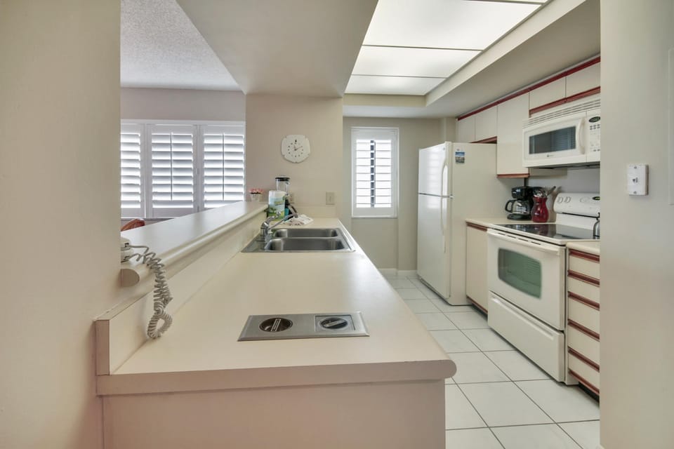Condo, 1 King Bed (Land's End 3-406 Bay Front) | Private kitchen