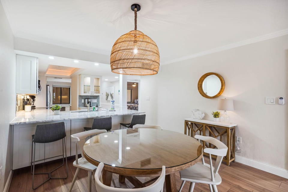 Condo, 1 King Bed (Land's End 4-204 Bay Front - Premier) | Dining