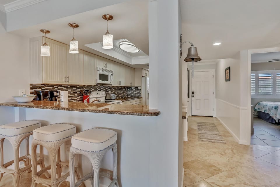 Condo, Multiple Beds (Land's End 4-303 Bay Front - Premier) | Private kitchen | Oven, toaster