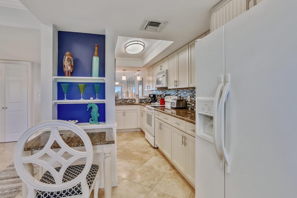 Condo, Multiple Beds (Land's End 4-303 Bay Front - Premier) | Private kitchen | Oven, toaster