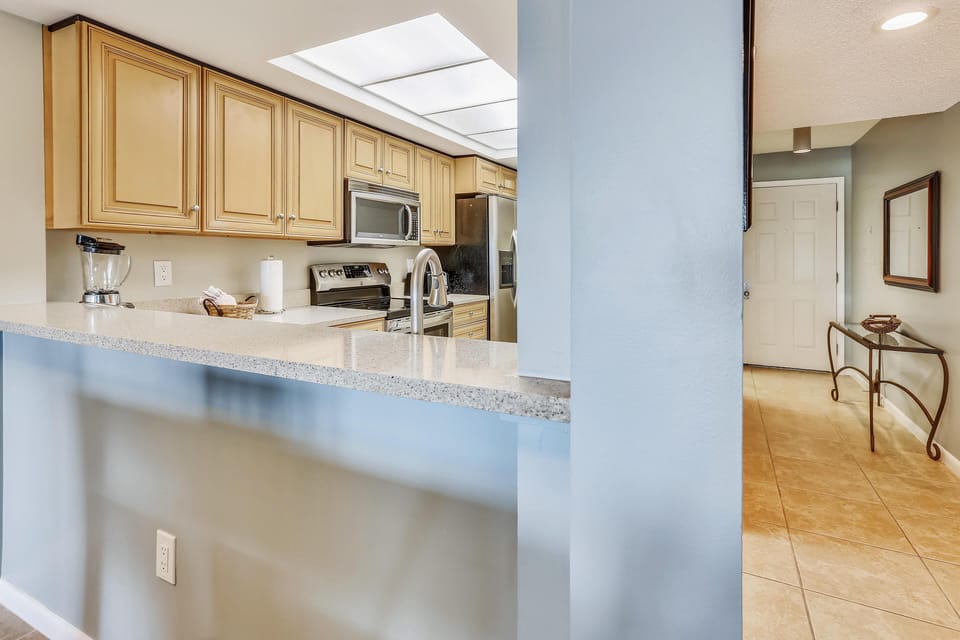 Condo, Multiple Beds (Land's End 4-304 Bay Front - Premier) | Private kitchen | Oven, toaster