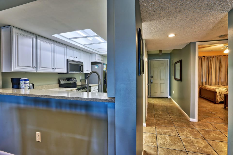 Condo, Multiple Beds (Land's End 4-304 Bay Front - Premier) | Private kitchen | Oven, toaster