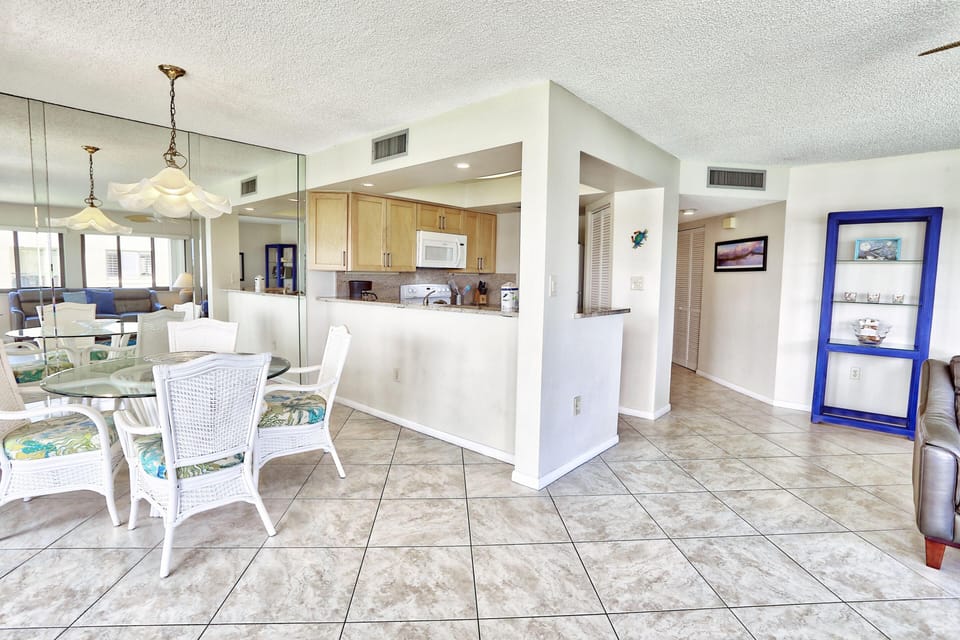 Condo, 1 King Bed (Land's End 4-401 Bay Front - Premier) | Dining