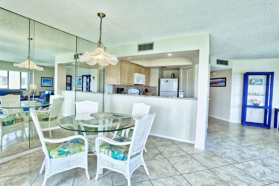 Condo, 1 King Bed (Land's End 4-401 Bay Front - Premier) | Dining