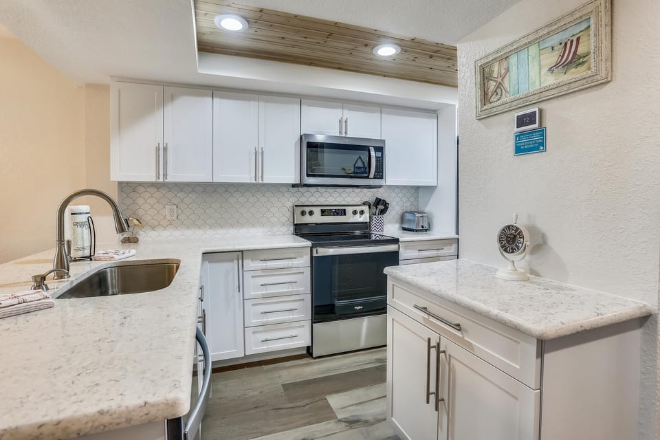 Condo, Multiple Beds (Land's End 4-405 Bay Front - Premier) | Private kitchen | Oven, toaster