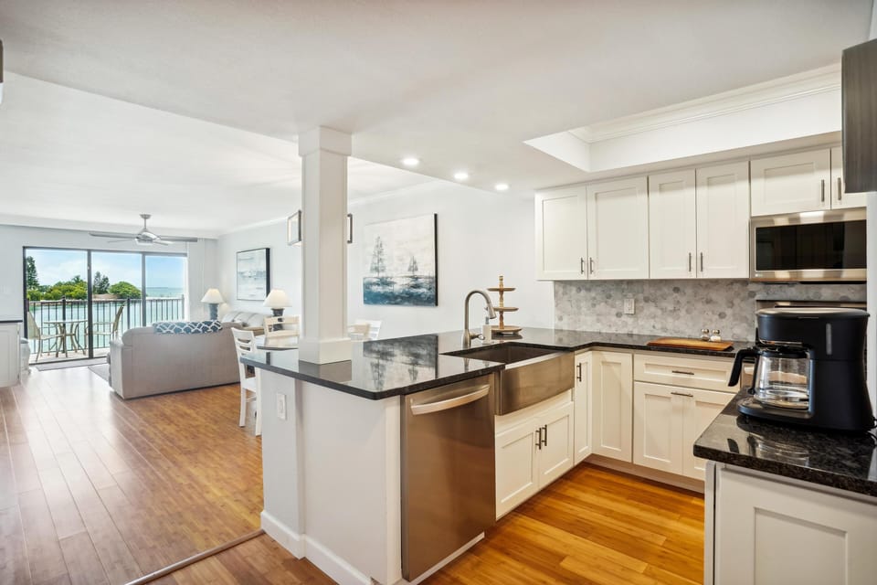 Condo, Multiple Beds (Land's End 5-204 Gulf-Bay Front - Pre) | Private kitchen | Oven, toaster