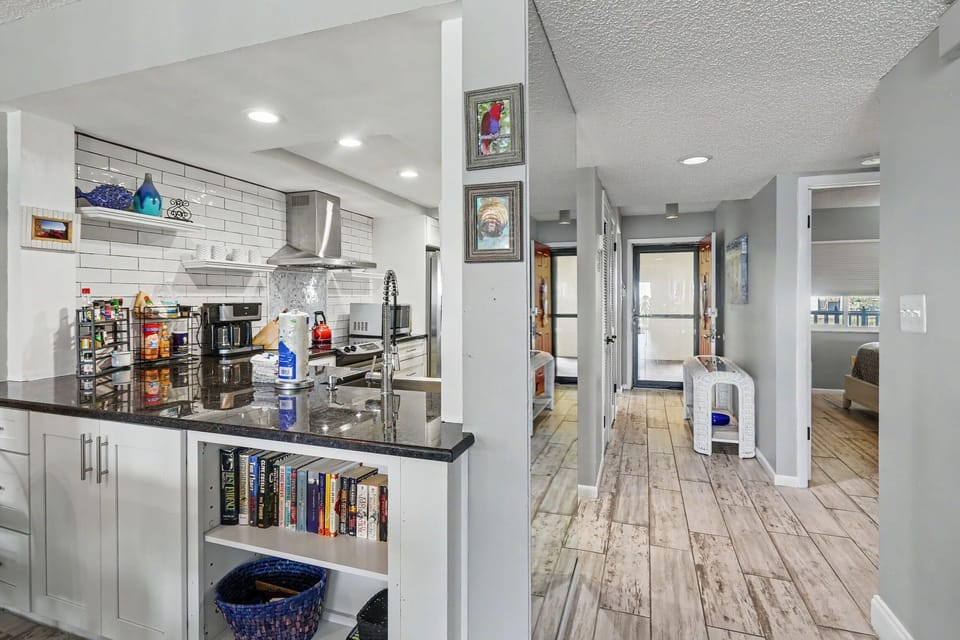 Condo, Multiple Beds (Land's End 5-403 Gulf-Bay Front - Pre) | Private kitchen | Oven, toaster