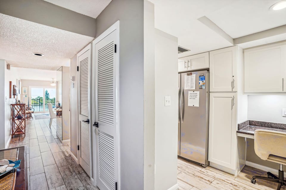 Condo, Multiple Beds (Land's End 5-403 Gulf-Bay Front - Pre) | Interior
