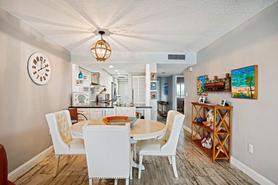 Condo, Multiple Beds (Land's End 5-403 Gulf-Bay Front - Pre) | Dining