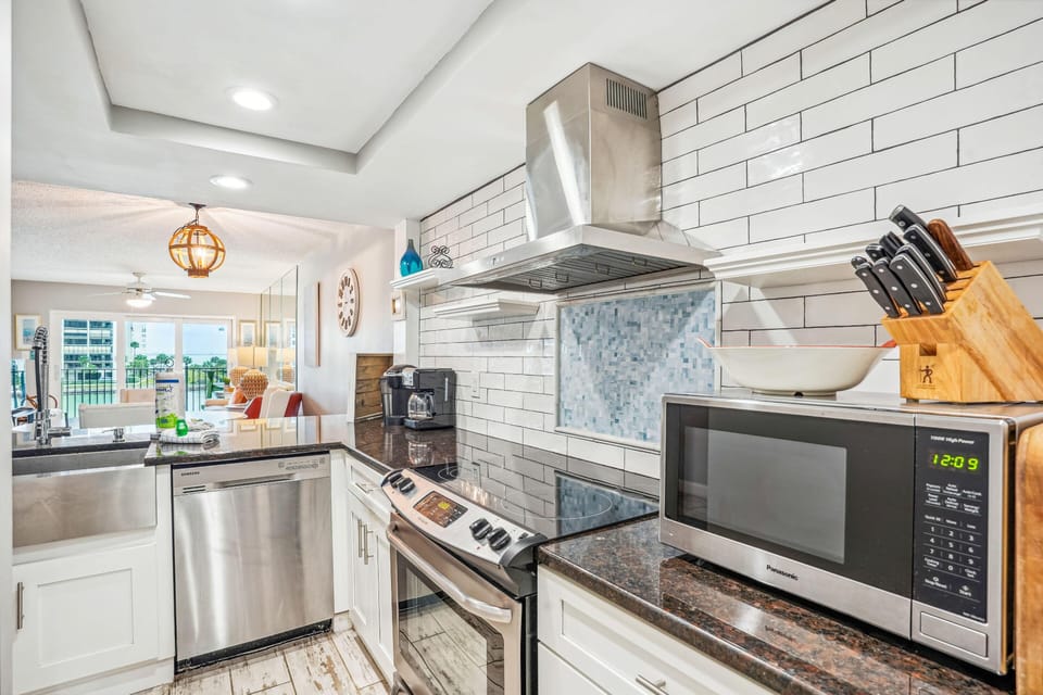 Condo, Multiple Beds (Land's End 5-403 Gulf-Bay Front - Pre) | Private kitchen | Oven, toaster