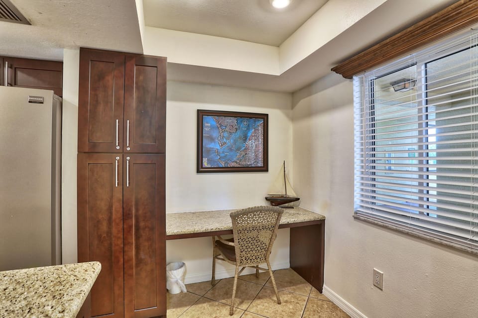 Condo, 1 King Bed with Sofa bed (Land's End 6-203 Beach Front) | Interior
