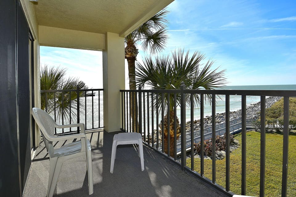 Condo, 1 King Bed with Sofa bed (Land's End 6-301 Beach Front) | Property grounds