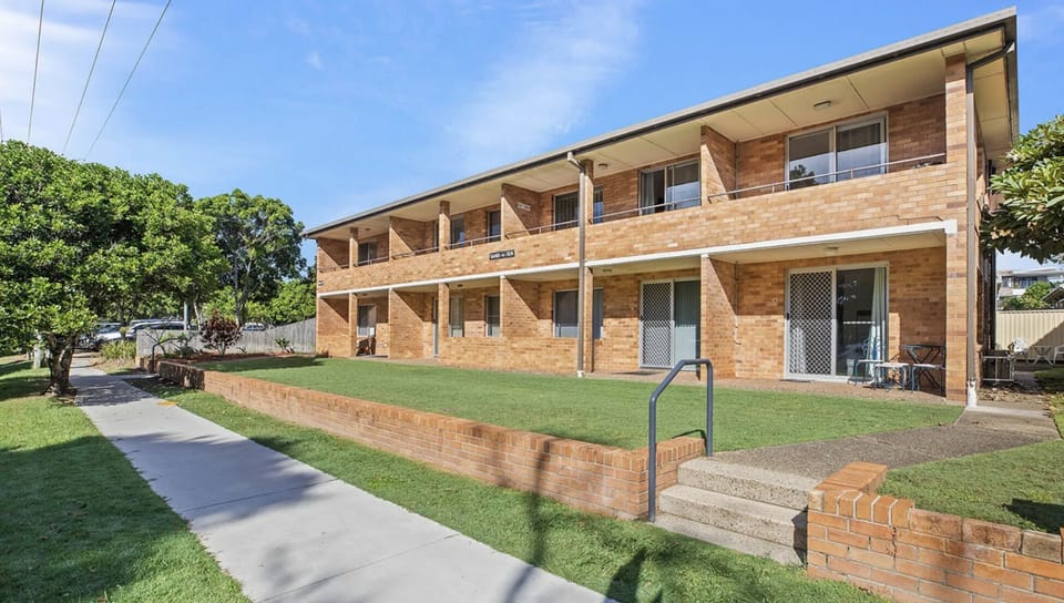 Perfect Location Opposite Beach & Cafe. Ground Floor Apartment.
