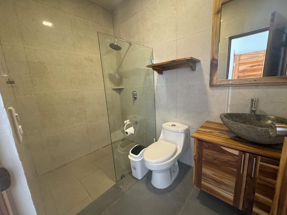 BATHROOM & SHOWER