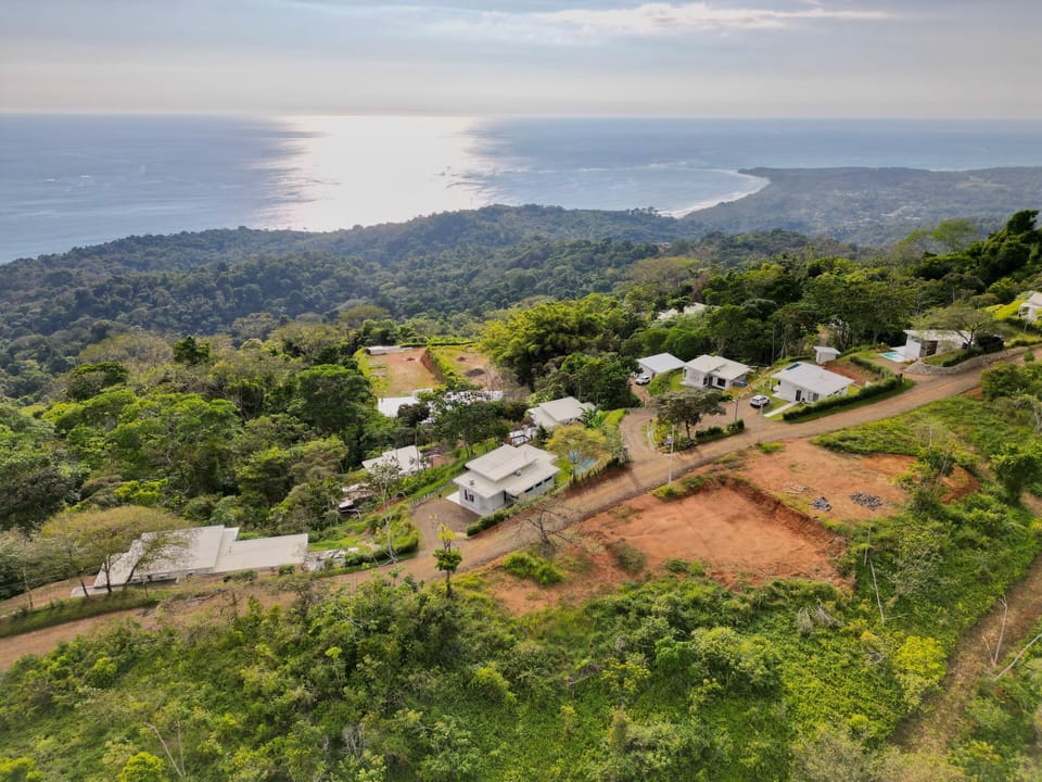 CANAVIDA ON THE MOUNTAIN IN THE JUNGLE OVER LOOKING THE OCEAN