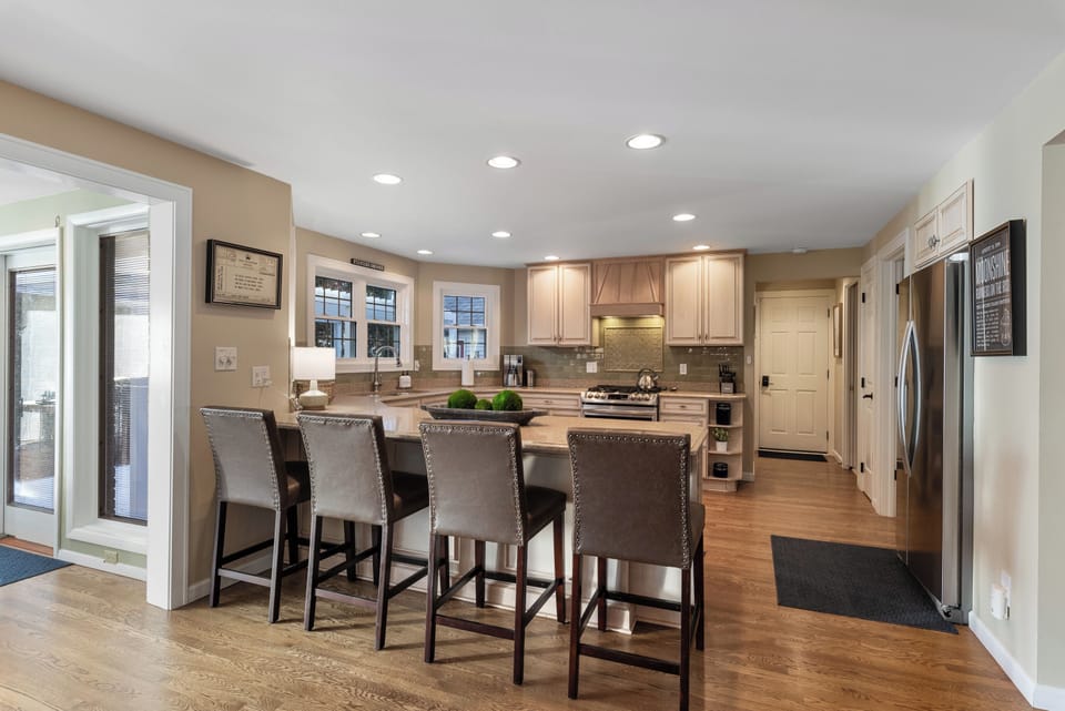 Kitchen with seating for 4 at the Kitchen Island. 