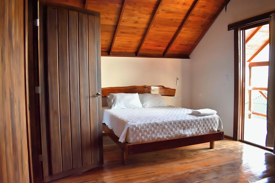 Family Cabin, Mountain View | Premium bedding, rollaway beds (surcharge), bed sheets