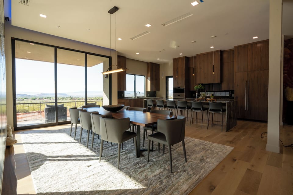Dining seats 10