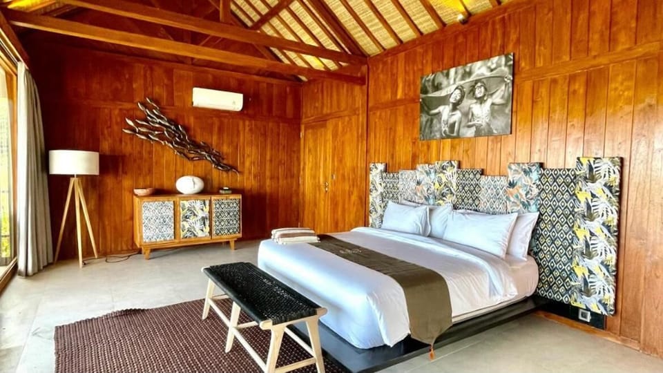 Exclusive Villa | Egyptian cotton sheets, premium bedding, memory foam beds, minibar
