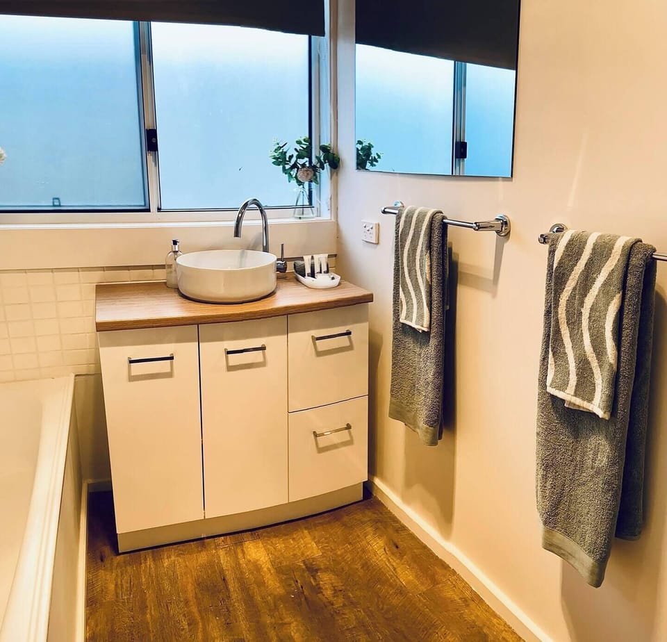 Renovated Bathroom, Fluffy Towels, Soap, Shampoo, Hairdryer, Large Mirrors