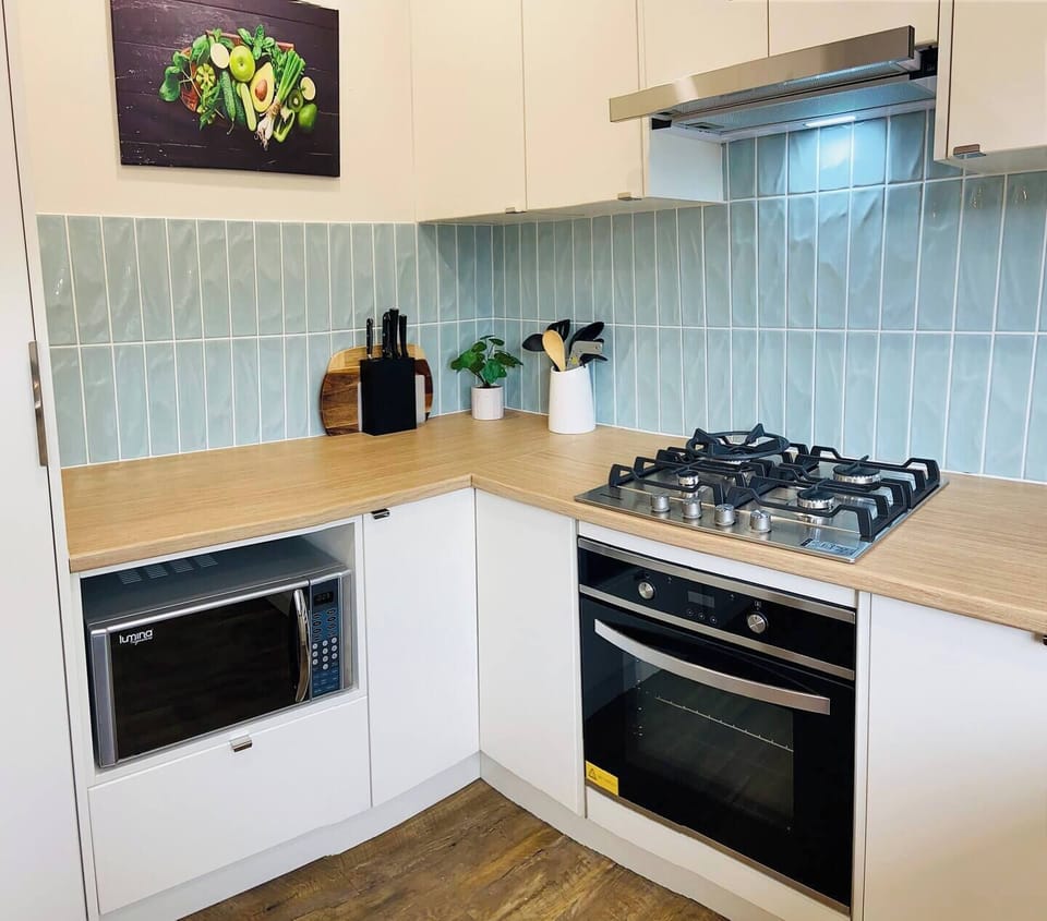 Gas Cooktop, Electric Oven, Rangehood, and pantry, plenty of Benchspace.