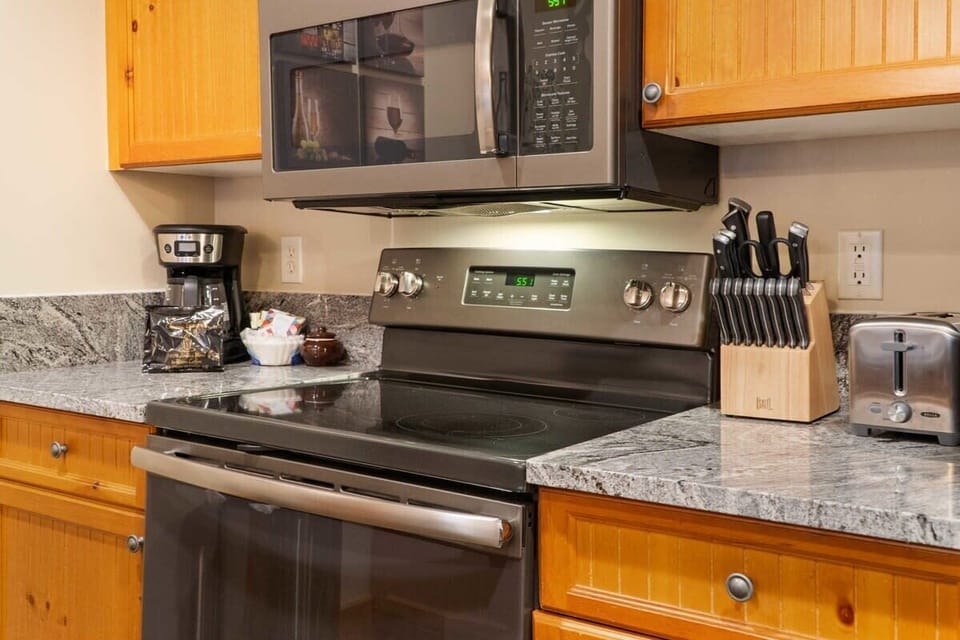 In the kitchen, you will find a full range of basic cookware and appliances including a blender and a crockpot providing everything you need to whip up delicious creations.