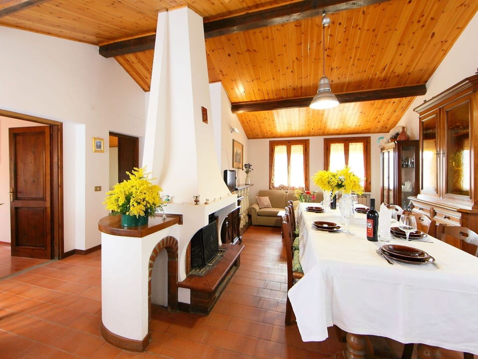 Room, Property, Building, Interior Design, Furniture, Real Estate, Dining Room, Ceiling, Floor, Table