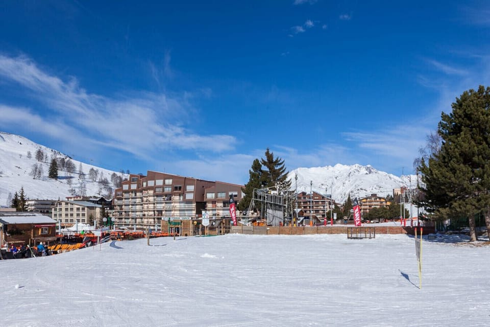Snow and ski sports