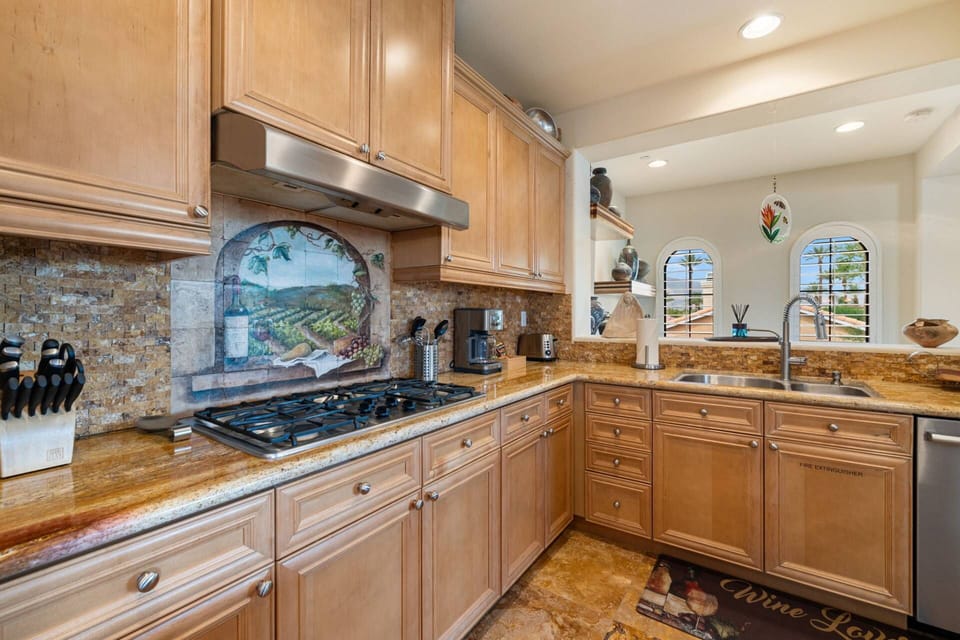 Kitchen is Fully Stocked and Perfect for Meal Prepping