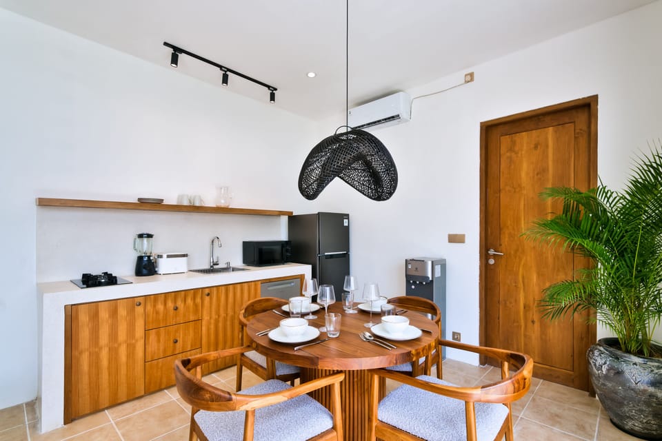 Deluxe Villa | Private kitchen | Fridge, oven, cookware/dishes/utensils, cleaning supplies