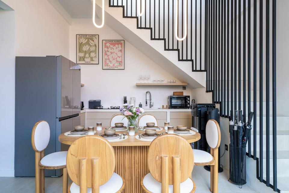 Deluxe Villa | Private kitchen | Fridge, microwave, oven, electric kettle