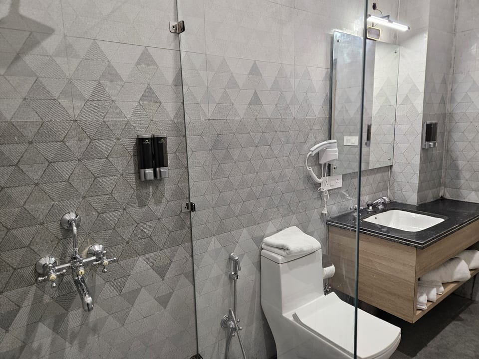 Luxury Suite | Bathroom