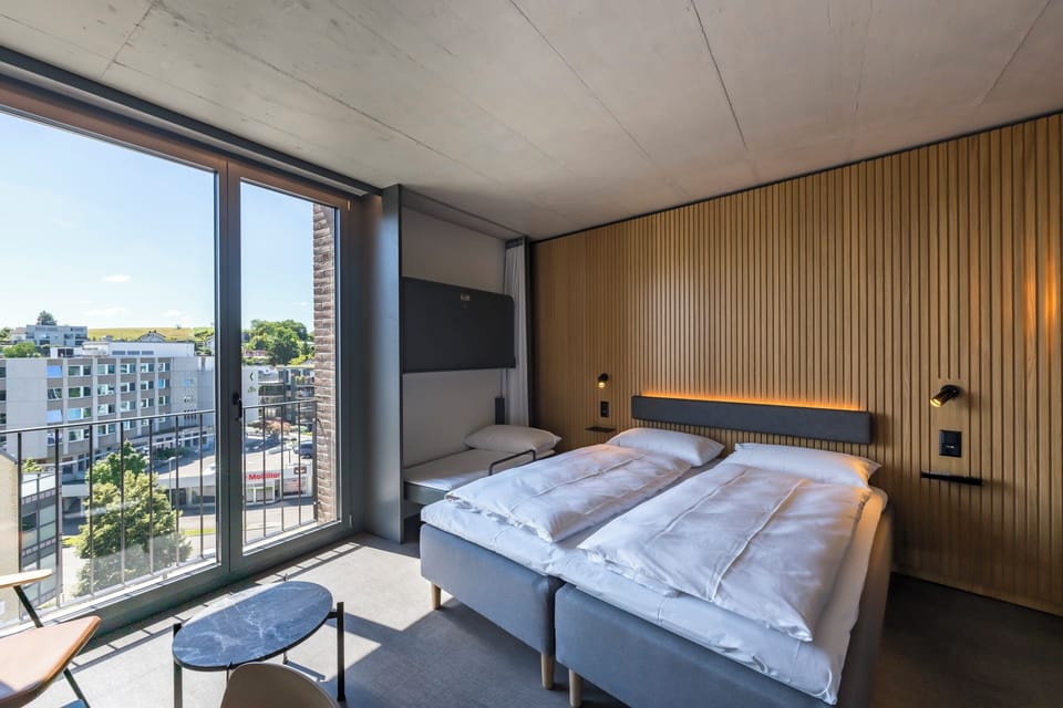 Family Room | Laptop workspace, soundproofing, free WiFi, bed sheets