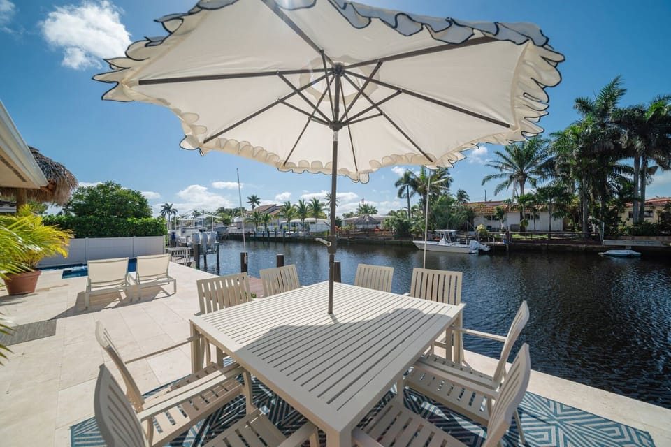 Outdoor dining for 8