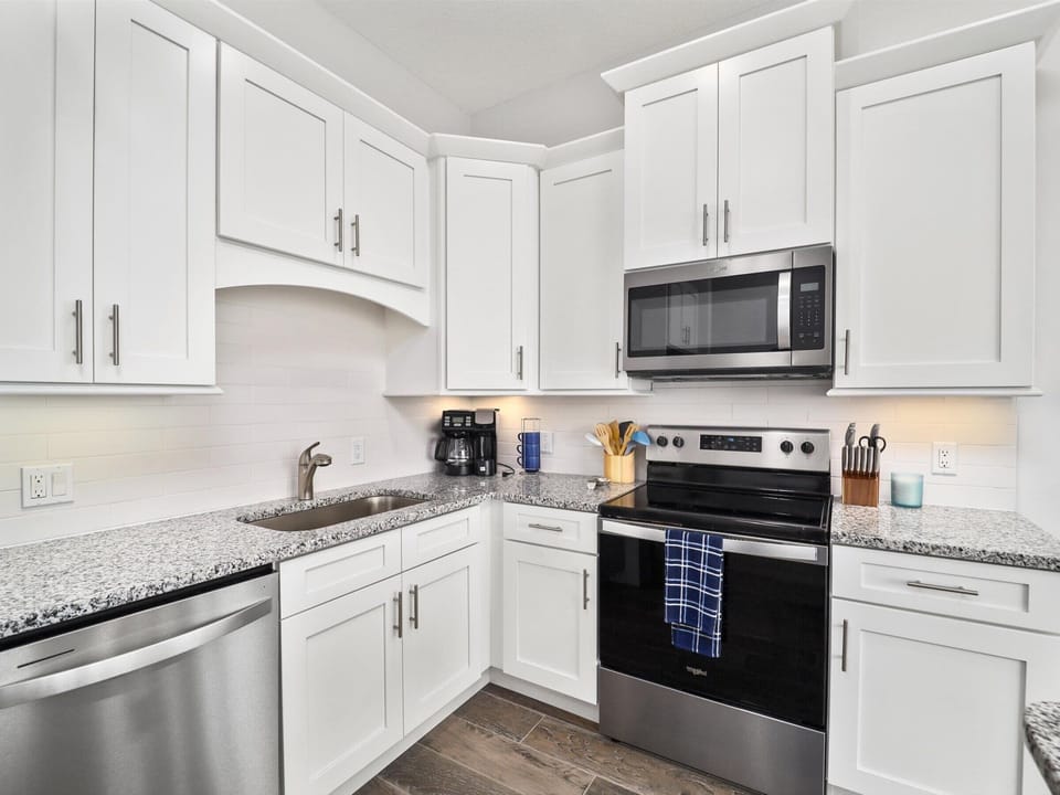 Modern kitchen with everything you need (B side)