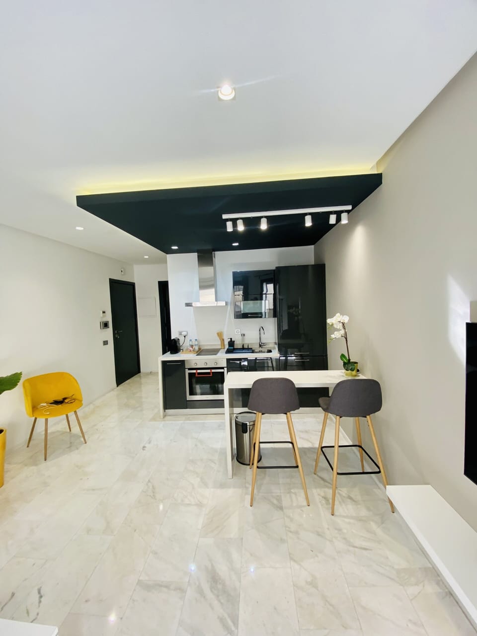 City Apartment | Private kitchen | Fridge, oven, stovetop, espresso maker