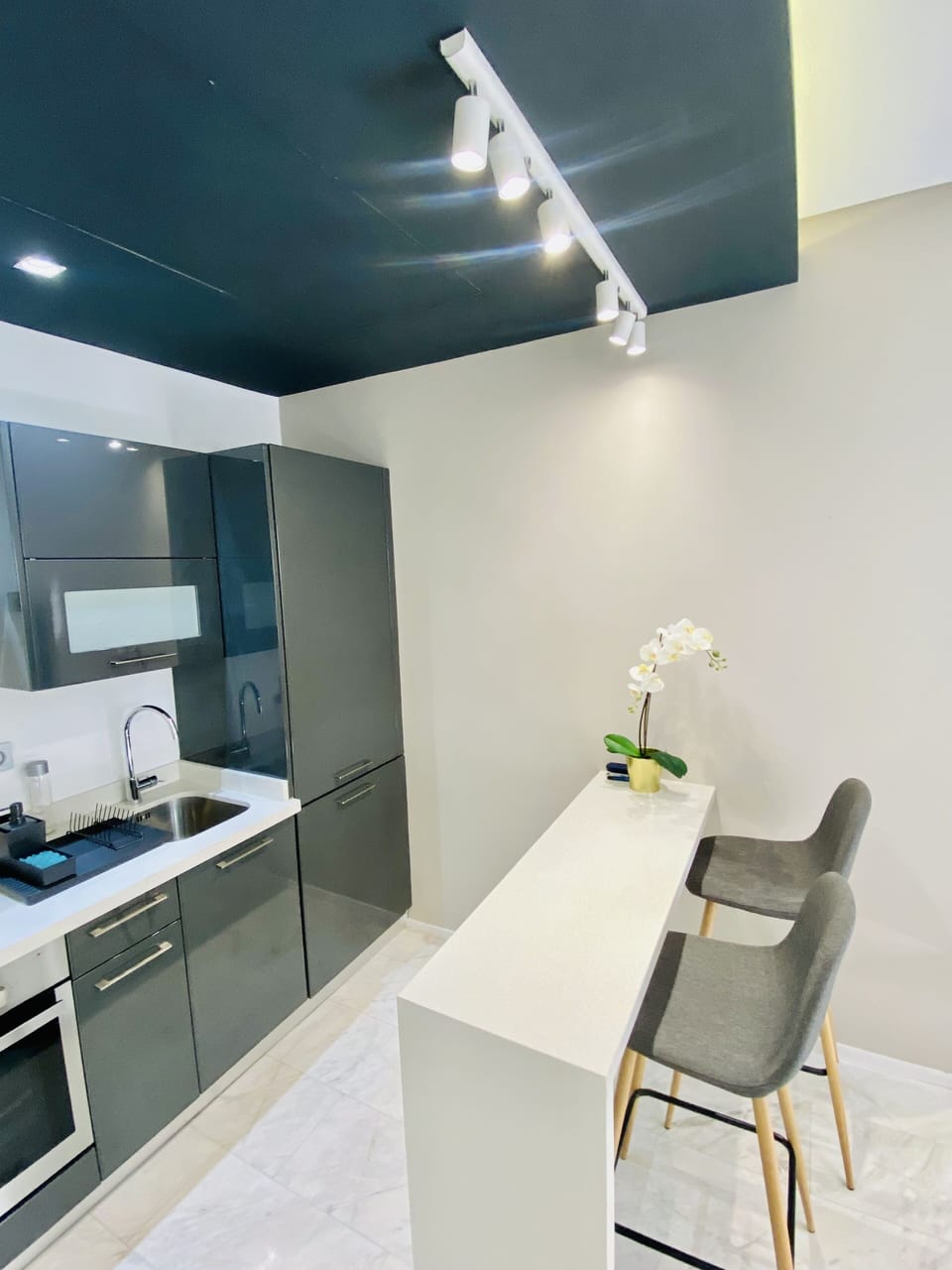 City Apartment | Private kitchen | Fridge, oven, stovetop, espresso maker