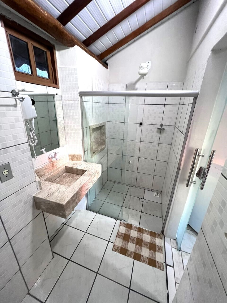 Standard Suite, Pool View | Bathroom | Shower, hair dryer, towels