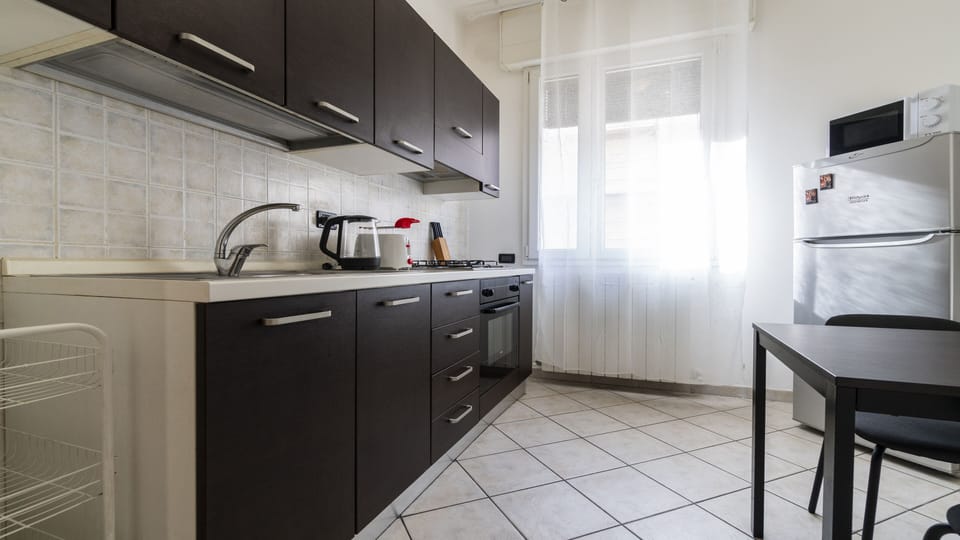 Apartment (1 Bedroom) | Private kitchen | Microwave, oven