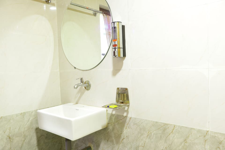 Executive Room | Bathroom | Free toiletries