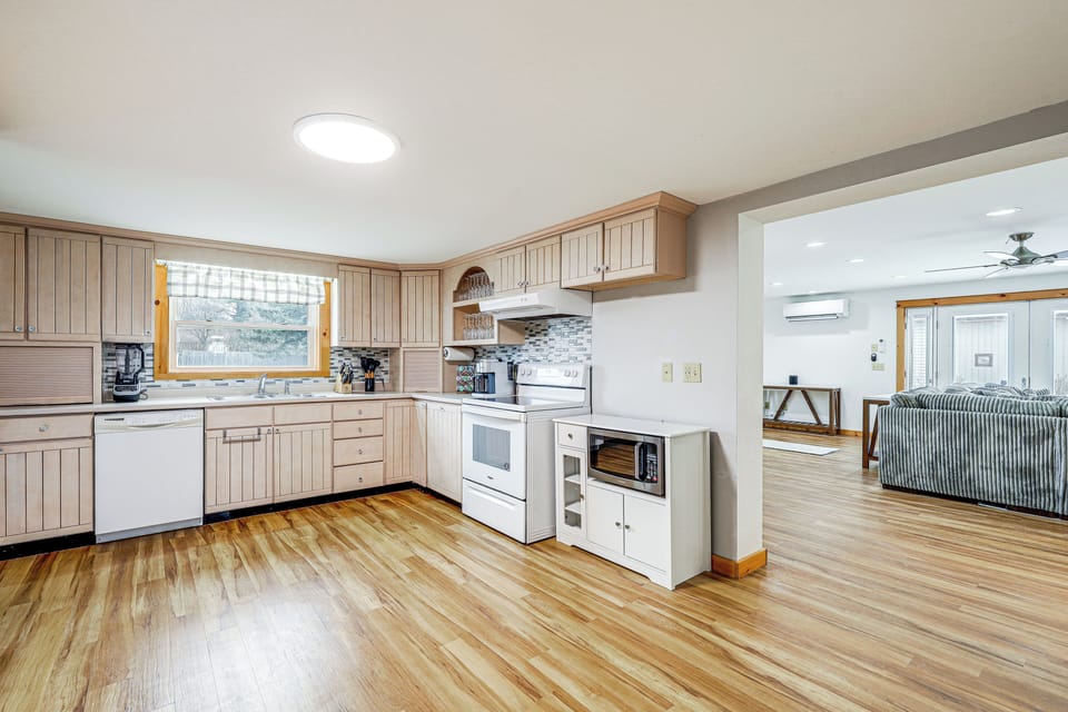 House (3 Bedrooms) | Interior