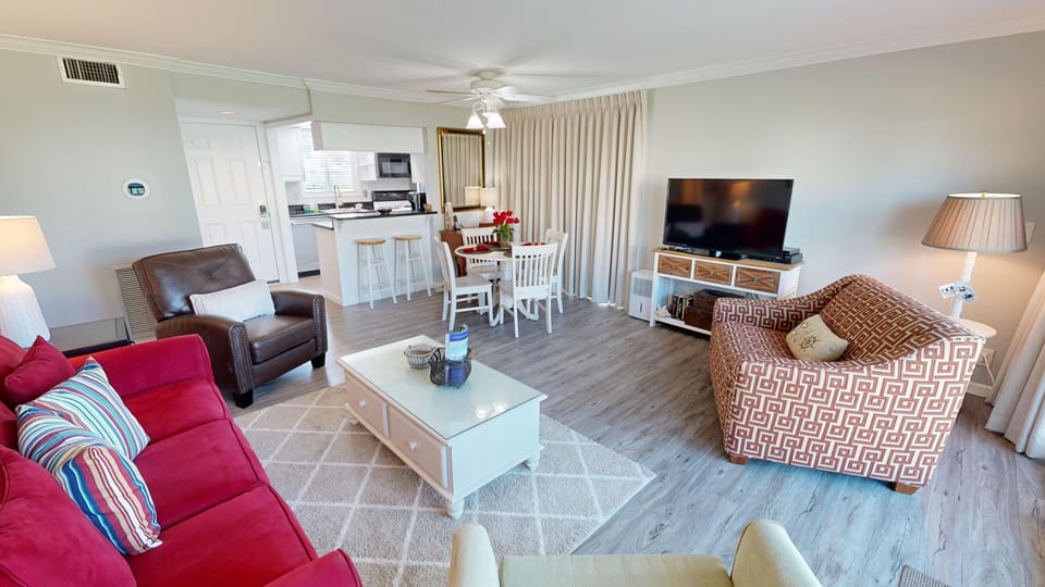 Condo, 2 Bedrooms | Living area